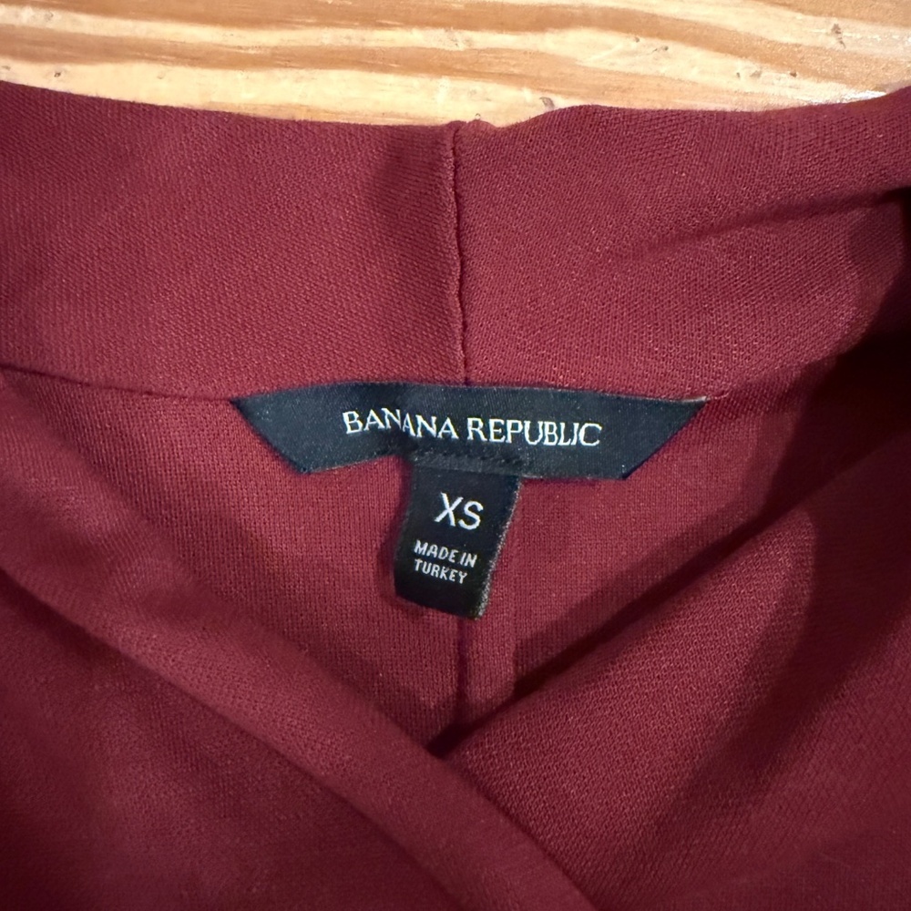 Banana Republic top, v neck, red size XS - Picture 4 of 7